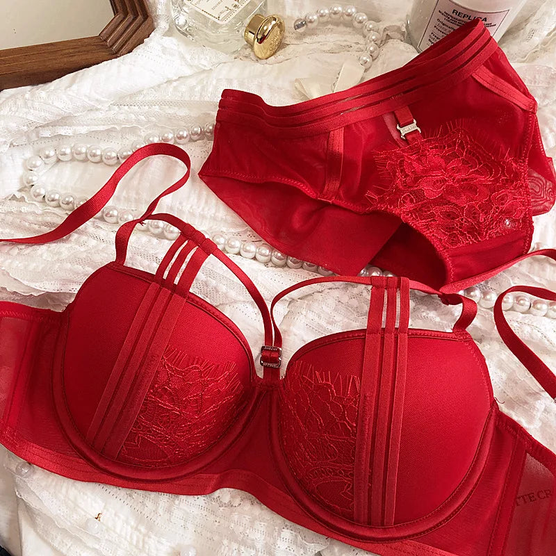 2022 New French Lace Strap Push Up Lingerie Hollow Out Women Sexy Underwear Adjustable Upper Thin Lower Thick Gather Bra Set