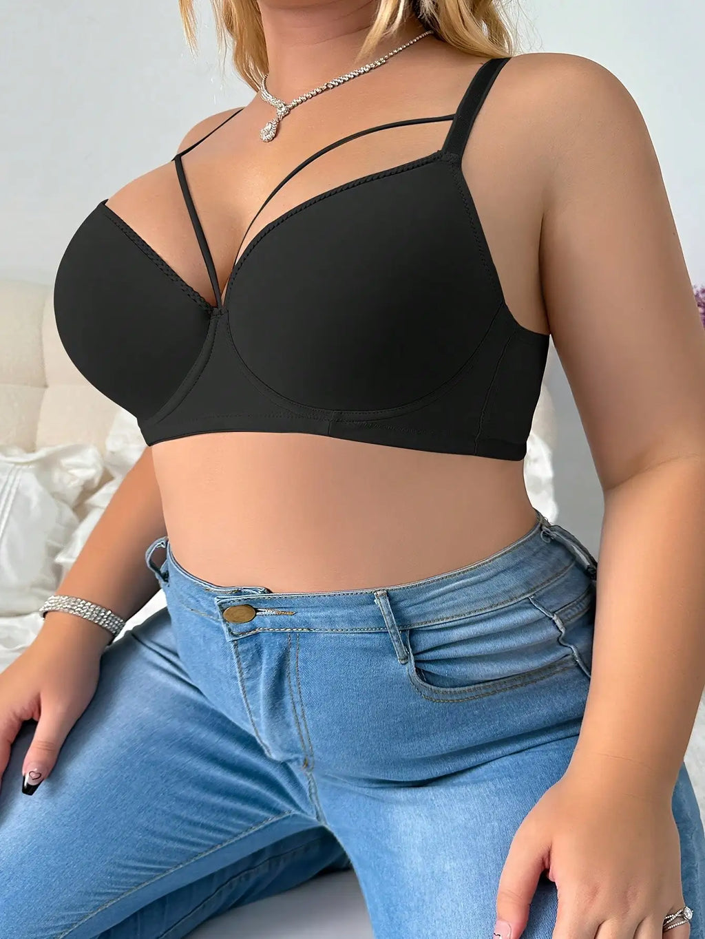 Big Size Women's 3/4 Cup Lingers Sexy Middle Mold Cup Non-Convertible Straps Soft Solid Push up Gathered C D E Cup Lingerie