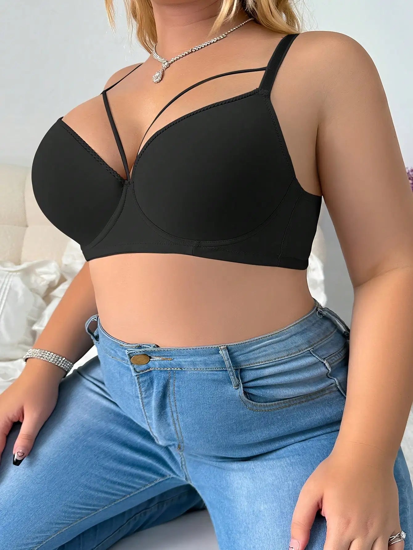 Big Size Women's 3/4 Cup Lingers Sexy Middle Mold Cup Non-Convertible Straps Soft Solid Push up Gathered C D E Cup Lingerie