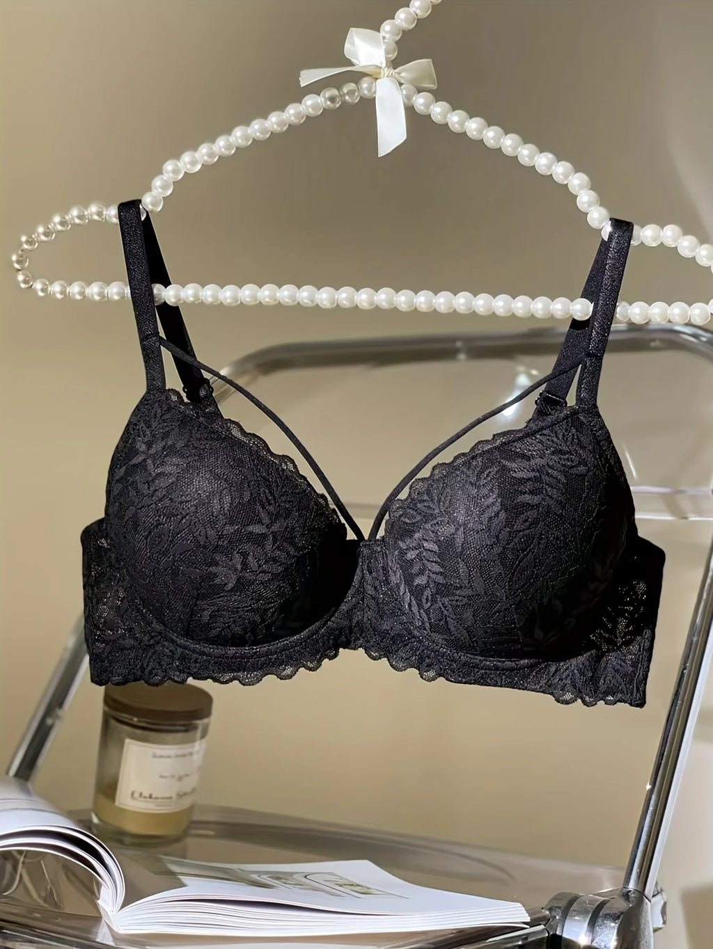 Contrasting lace push-up bras, comfortable and breathable cut-out bras, women's underwear