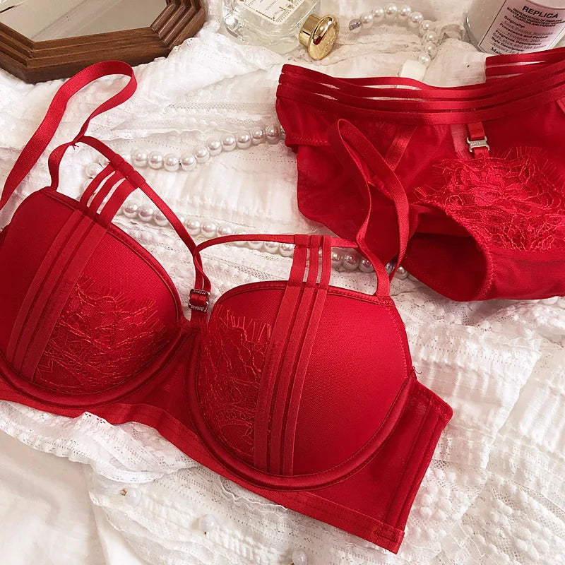 2022 New French Lace Strap Push Up Lingerie Hollow Out Women Sexy Underwear Adjustable Upper Thin Lower Thick Gather Bra Set